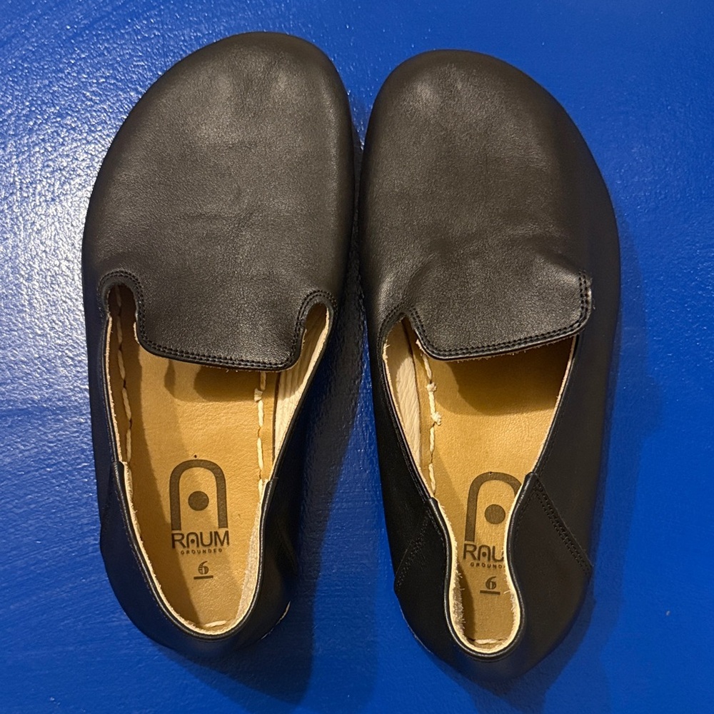 Raum Goods
Women's Barefoot Grounding Slip-on Shoes / Ebony